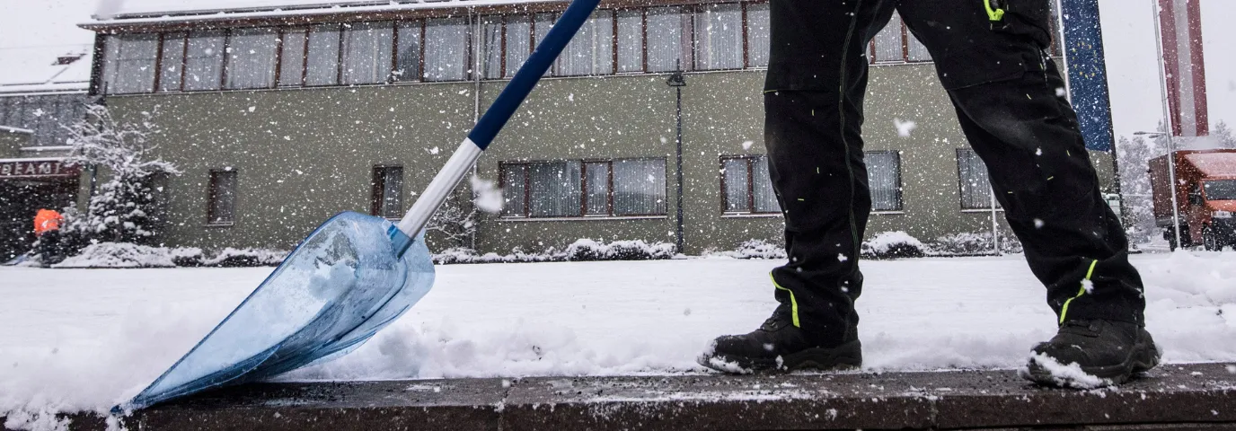 Schneeräumung – Winterdienst für Gehwege und Eingänge