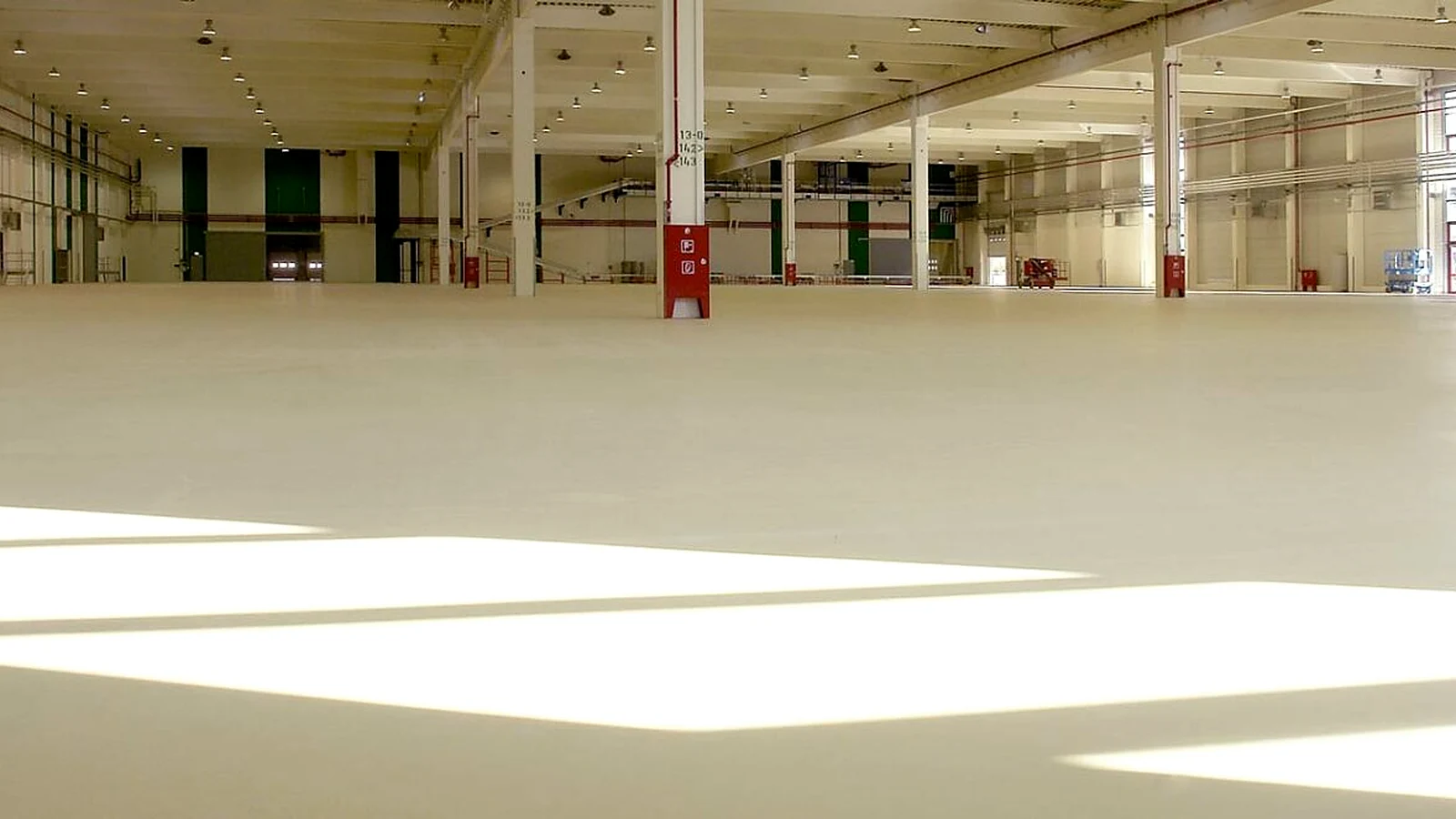 Bodensanierung für Industrie Lager und Technikbereiche
